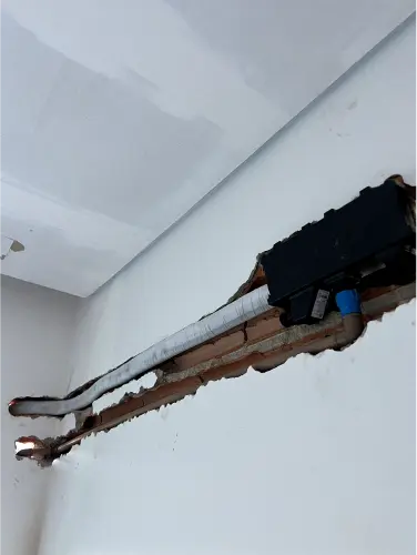 Tubulação atravessando parede